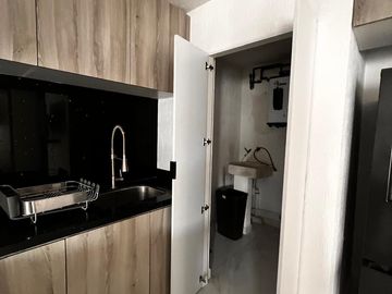 RENTA DEPARTAMENTO AMUEBLADO DE 2 RECÁMARAS Y TERRAZA PRIVADA EN COLONIA LA PAZ