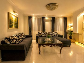 Dijual Cepat Rumah Hadap Selatan Full Furnished - Beverly Golf Lippo Karawaci, Tangerang