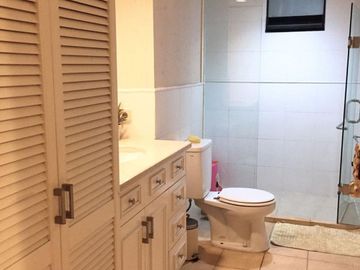 Disewa 220jt perTahun, Fully Furnished 3 Bedrooms, Middle Floor, Taman Anggrek Condominium