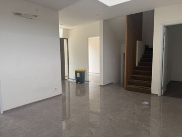 Brand New!! Disewakan Rumah 3 Lantai Puri 11 Luas 9X13 Meter Akses Tol Langsung