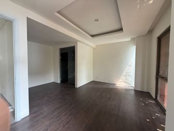Brand New!! Disewakan Rumah 3 Lantai Puri 11 Luas 9X13 Meter Akses Tol Langsung