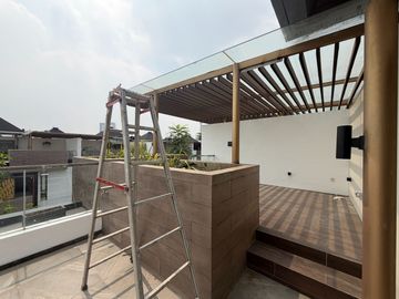 Brand New!! Disewakan Rumah 3 Lantai Puri 11 Luas 9X13 Meter Akses Tol Langsung