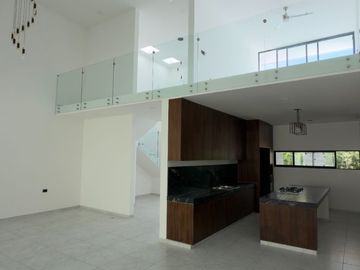 Casa de 4 Recámaras, una en Planta Baja, Temozón Norte, Entrega Inmediata