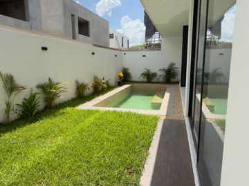 Casa de 4 Recámaras, una en Planta Baja, Temozón Norte, Entrega Inmediata