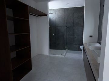 Casa de 4 Recámaras, una en Planta Baja, Temozón Norte, Entrega Inmediata