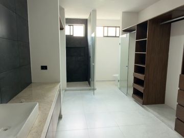 Casa de 4 Recámaras, una en Planta Baja, Temozón Norte, Entrega Inmediata