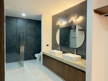 Casa de 4 Recámaras, una en Planta Baja, Temozón Norte, Entrega Inmediata