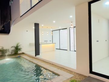 Casa de 4 Recámaras, una en Planta Baja, Temozón Norte, Entrega Inmediata