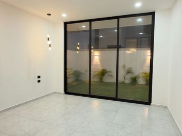 Casa de 4 Recámaras, una en Planta Baja, Temozón Norte, Entrega Inmediata