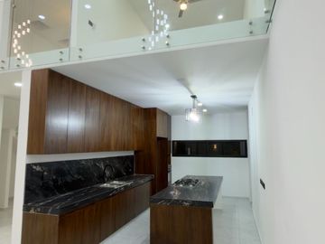Casa de 4 Recámaras, una en Planta Baja, Temozón Norte, Entrega Inmediata