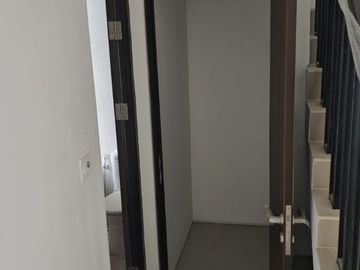 DISEWAKAN! Rumah Brand New 2 Lantai di Cluster Aeris Citra Garden Serpong