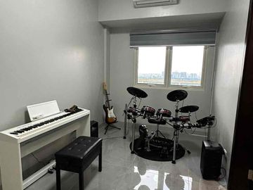 PARK MCKINLEY WEST PENTHOUSE 5 BEDROOM FOR SALE