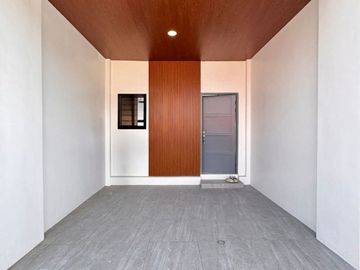 Modern Brandnew Townhouse for Sale in Parananque 3Storey Elegant-MD