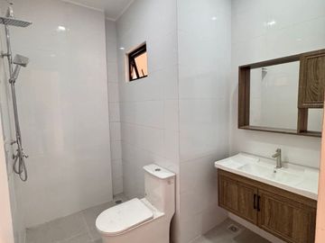 Modern Brandnew Townhouse for Sale in Parananque 3Storey Elegant-MD