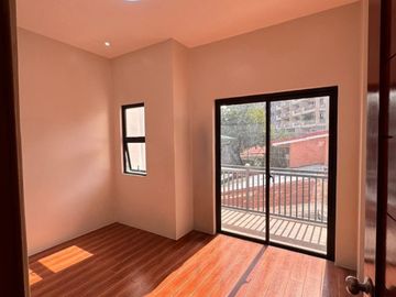 Modern Brandnew Townhouse for Sale in Parananque 3Storey Elegant-MD