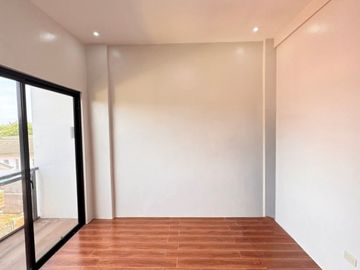 Modern Brandnew Townhouse for Sale in Parananque 3Storey Elegant-MD