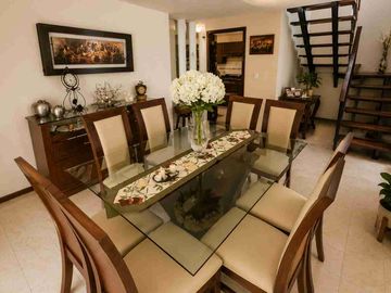 Casa en venta de 3 pisos con terreno excedente, Fracc. Real de la Plata, dentro de privada, al sur de Pachuca, Hidalgo. A espaldas del Hospital del Issste.