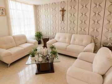 Casa en venta de 3 pisos con terreno excedente, Fracc. Real de la Plata, dentro de privada, al sur de Pachuca, Hidalgo. A espaldas del Hospital del Issste.