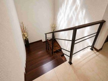 Casa en venta de 3 pisos con terreno excedente, Fracc. Real de la Plata, dentro de privada, al sur de Pachuca, Hidalgo. A espaldas del Hospital del Issste.