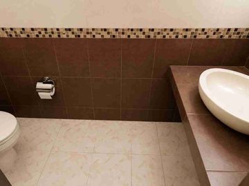 Casa en venta de 3 pisos con terreno excedente, Fracc. Real de la Plata, dentro de privada, al sur de Pachuca, Hidalgo. A espaldas del Hospital del Issste.