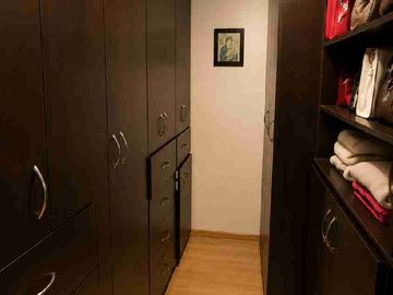 Casa en venta de 3 pisos con terreno excedente, Fracc. Real de la Plata, dentro de privada, al sur de Pachuca, Hidalgo. A espaldas del Hospital del Issste.