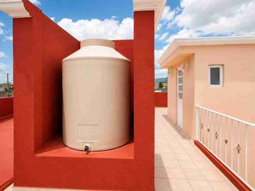 Casa en venta de 3 pisos con terreno excedente, Fracc. Real de la Plata, dentro de privada, al sur de Pachuca, Hidalgo. A espaldas del Hospital del Issste.