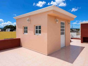 Casa en venta de 3 pisos con terreno excedente, Fracc. Real de la Plata, dentro de privada, al sur de Pachuca, Hidalgo. A espaldas del Hospital del Issste.