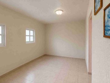 Casa en venta de 3 pisos con terreno excedente, Fracc. Real de la Plata, dentro de privada, al sur de Pachuca, Hidalgo. A espaldas del Hospital del Issste.