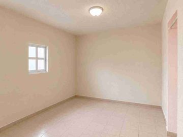 Casa en venta de 3 pisos con terreno excedente, Fracc. Real de la Plata, dentro de privada, al sur de Pachuca, Hidalgo. A espaldas del Hospital del Issste.
