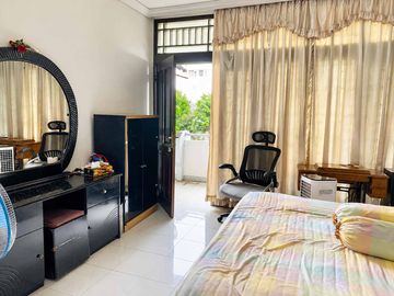 Strategis! Rumah Dijual Tanjung Duren Jakarta Barat LT 220 LB 360 m² SHM