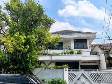 Strategis! Rumah Dijual Tanjung Duren Jakarta Barat LT 220 LB 360 m² SHM