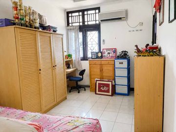 Strategis! Rumah Dijual Tanjung Duren Jakarta Barat LT 220 LB 360 m² SHM