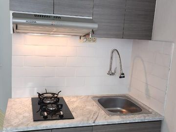 APARTEMEN GREEN PRAMUKA CITY 2 KAMAR FULL ISI TOWER ATAS MALL TAHUNAN JAKARTA PUSAT