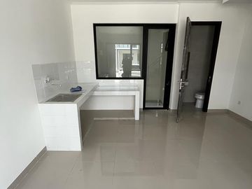 Dijual Rumah Milenial Cluster California Pik2, Uk. 4,5X10, 2 Lantai, Harga : Rp 950 Juta, SHM