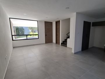 CASA EN VENTA $3,380,000 ZONA PLAZA SAN DIEGO, 4 RECÁMARAS, TRES NIVELES ROOF GARDEN.