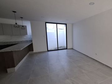 CASA EN VENTA $3,380,000 ZONA PLAZA SAN DIEGO, 4 RECÁMARAS, TRES NIVELES ROOF GARDEN.