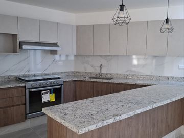 CASA EN VENTA $3,380,000 ZONA PLAZA SAN DIEGO, 4 RECÁMARAS, TRES NIVELES ROOF GARDEN.