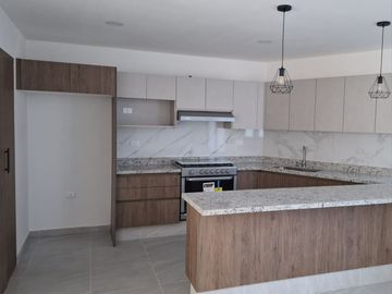 CASA EN VENTA $3,380,000 ZONA PLAZA SAN DIEGO, 4 RECÁMARAS, TRES NIVELES ROOF GARDEN.