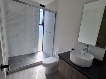 CASA EN VENTA $3,380,000 ZONA PLAZA SAN DIEGO, 4 RECÁMARAS, TRES NIVELES ROOF GARDEN.