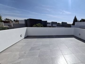CASA EN VENTA $3,380,000 ZONA PLAZA SAN DIEGO, 4 RECÁMARAS, TRES NIVELES ROOF GARDEN.