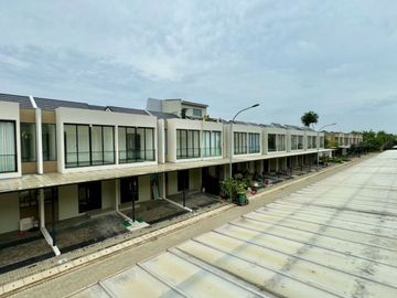 Dijual Rumah Milenial Cluster California Pik2, Uk. 4,5X10, 2 Lantai, Harga : Rp 1,05 M