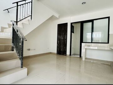 Dijual Rumah Milenial Cluster California Pik2, Uk. 4,5X10, 2 Lantai, Harga : Rp 1,05 M