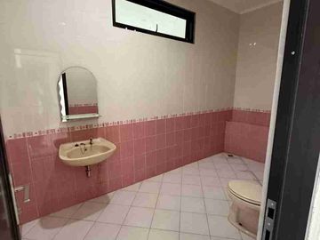 Rumah  Lama Siap Huni Di Menteng Jakarta Pusat