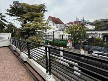 Rumah  Lama Siap Huni Di Menteng Jakarta Pusat