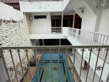 Rumah  Lama Siap Huni Di Menteng Jakarta Pusat