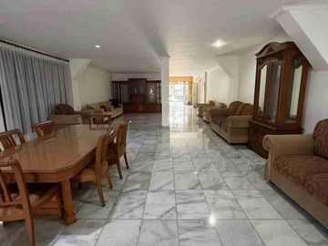 Rumah  Lama Siap Huni Di Menteng Jakarta Pusat