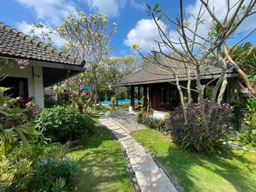 Spacious Tropical Villa in Umalas Bali