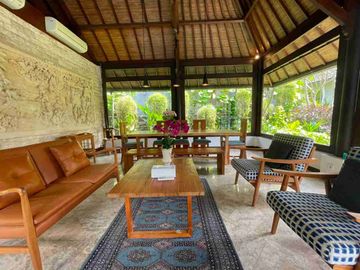 Spacious Tropical Villa in Umalas Bali
