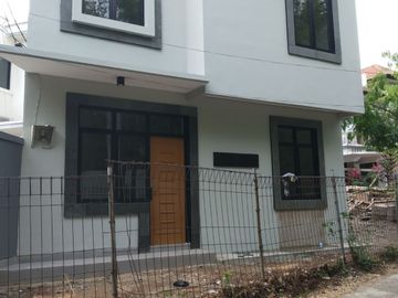 Rumah sewa Cilandak, buat Kantor Kecil. lt, 80m  / lb 100 m  2 lantai , unfurnis 90 jt / Thn
