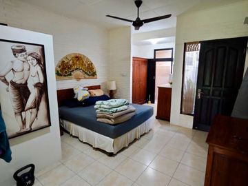 RUMAH BALINESE EXCLUSIVE 2 LANTAI DI SILIGITA NUSA DUA DEKAT PANTAI MENGIAT
